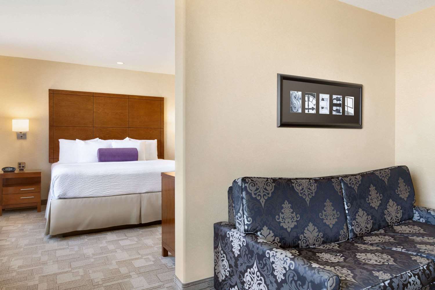 Days Inn by Wyndham Regina Airport West 11/53