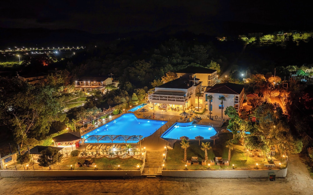 Kamari Beach Hotel 6/65