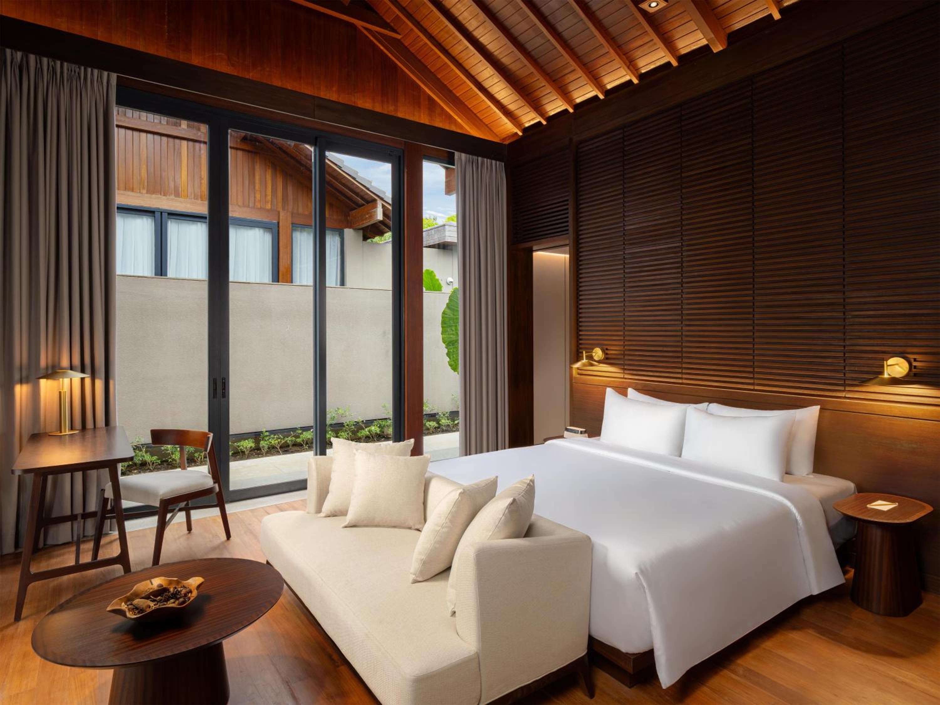1 Bedroom, Villa, King Bed, Pool and Ocean View