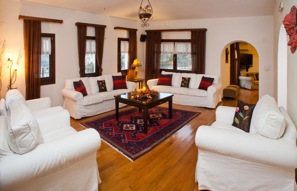 Erofili Hotel and Suites 30/45