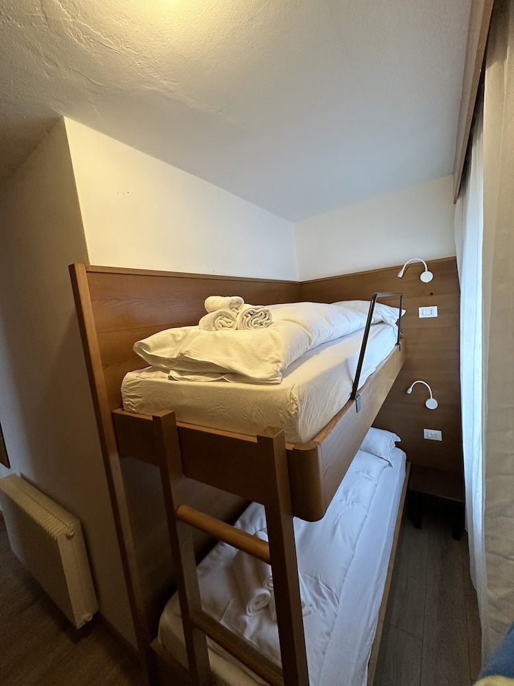 Hotel Ferrari 14/36