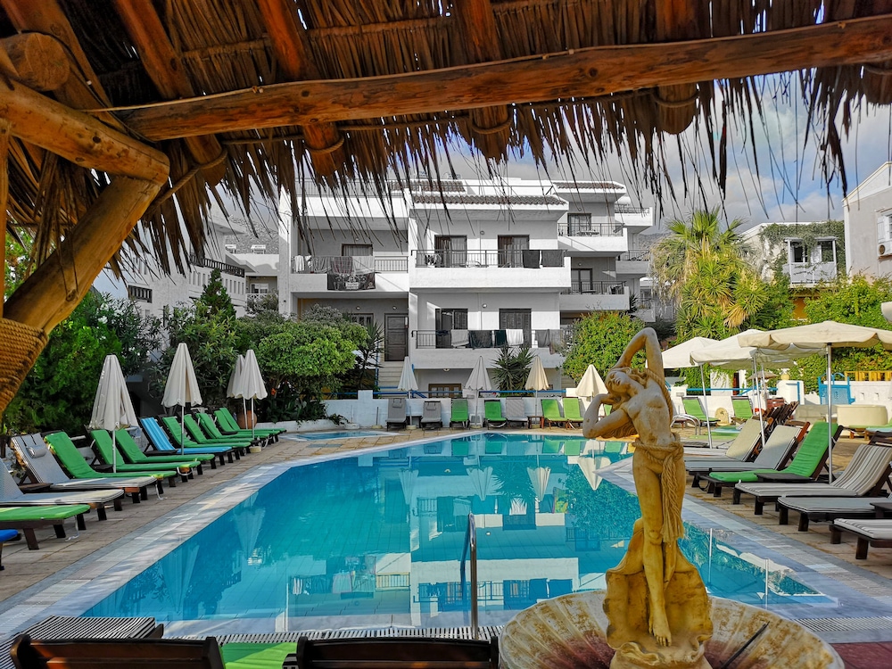 Elmi Suites 5/55