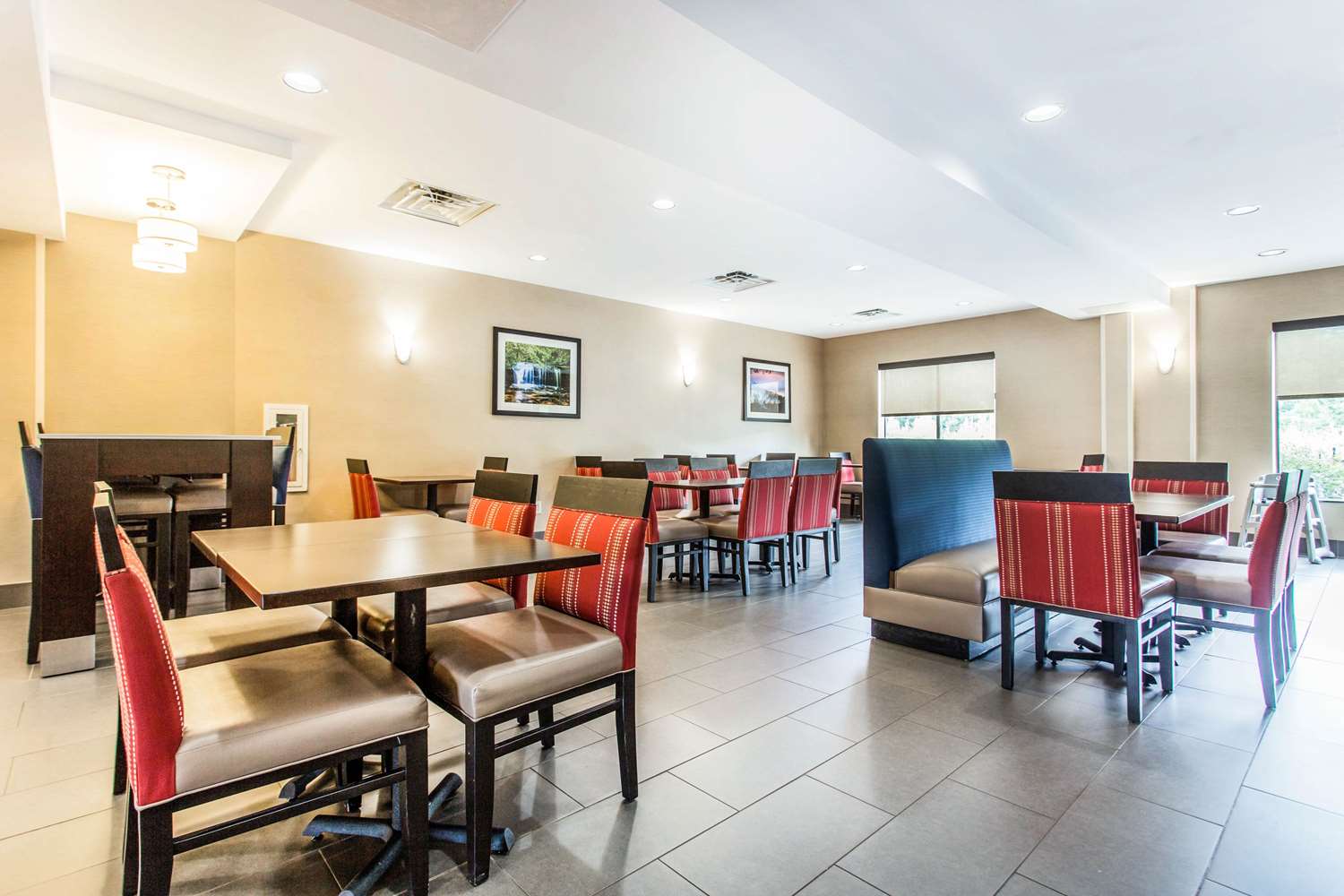 Comfort Suites Clinton Near Presbyterian College 12/16