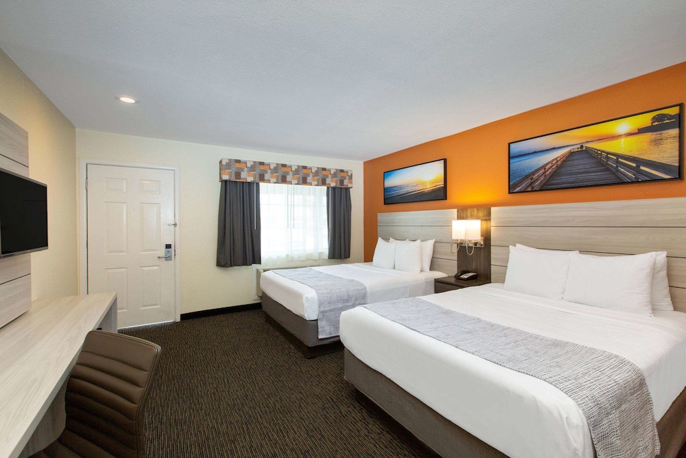 Days Inn By Wyndham Monterey-Fisherman's Wharf Aquarium 8/18