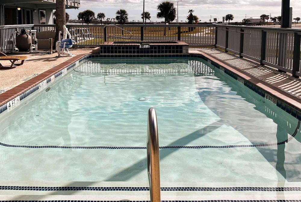 Blue Wave Inn 25/50