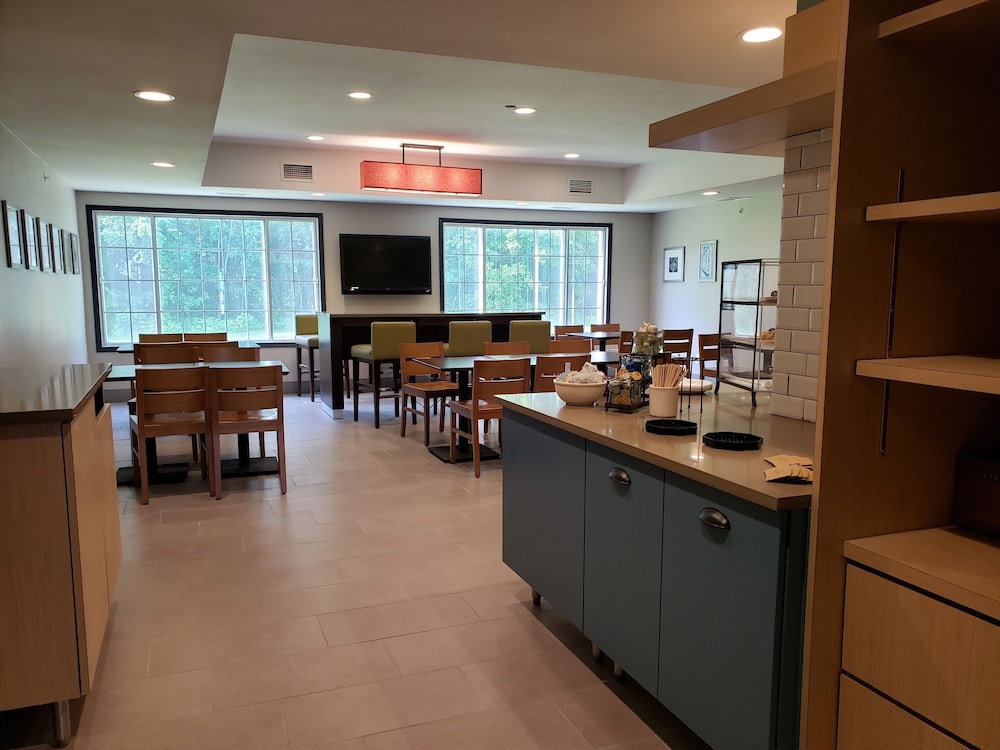 Country Inn & Suites by Radisson, Detroit Lakes 16/21