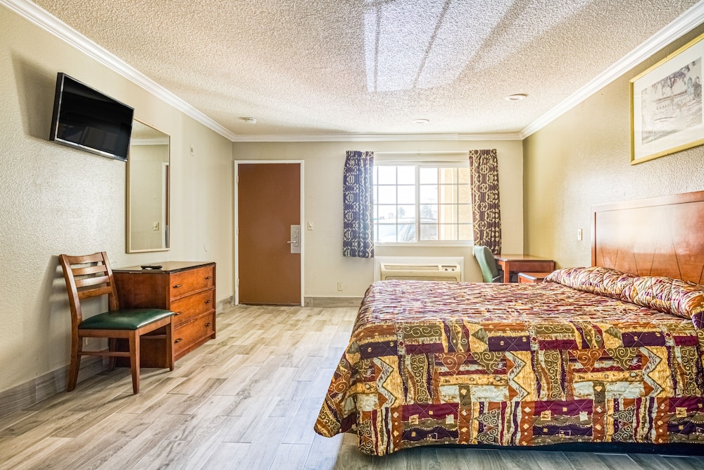 Passport Inn Whittier 17/25