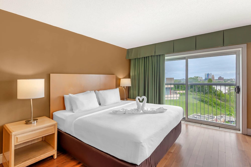STANDARD, KING BED, TOP FLOOR
