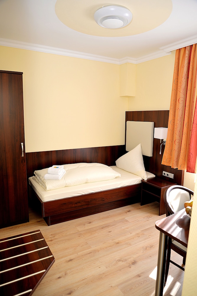 Hotel Neugrabener Hof 3/23
