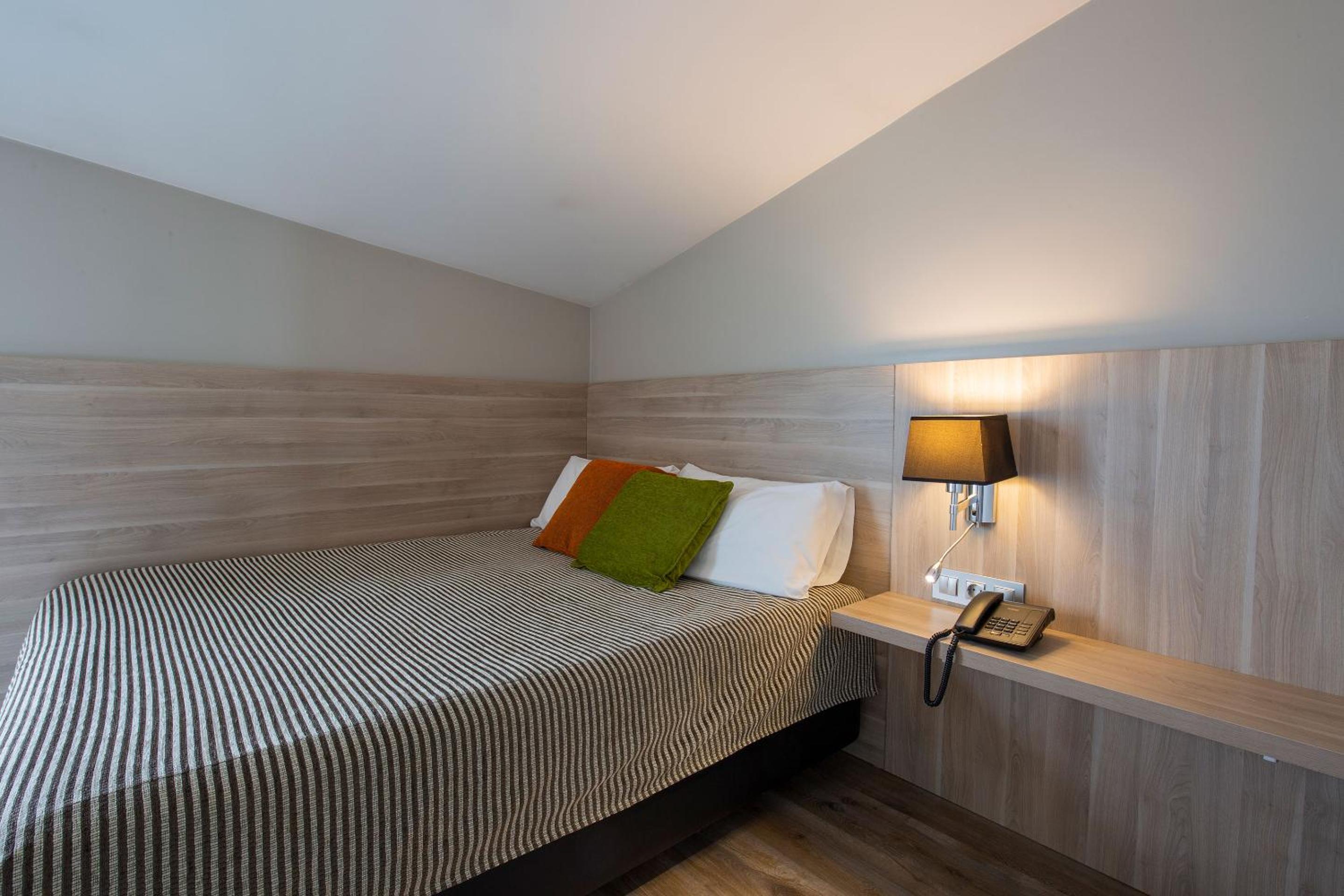 Room, Double or Twin Bed