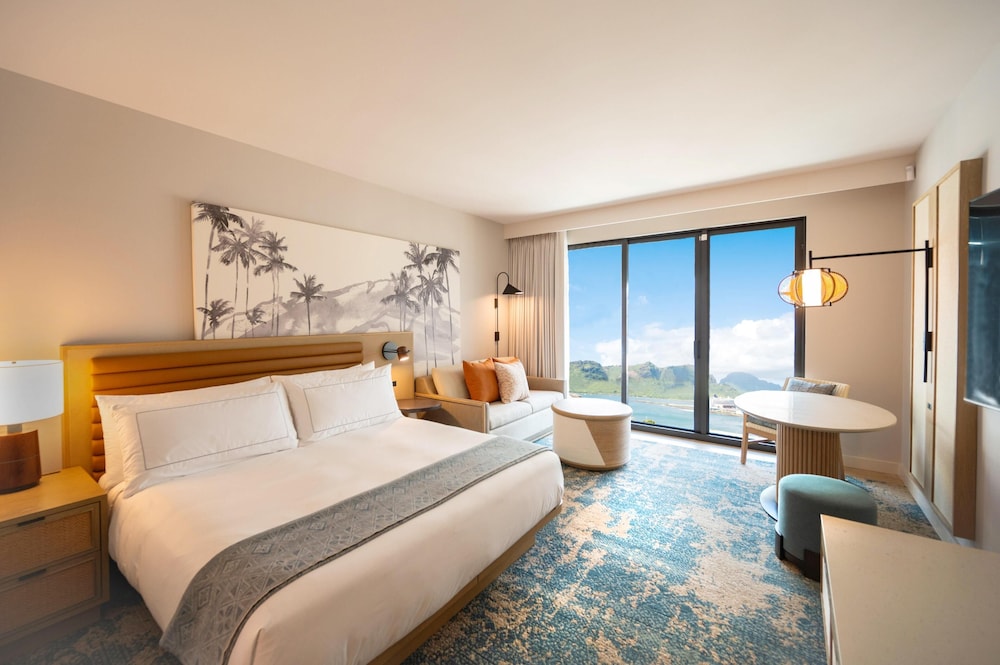 Suite, King Bed, Bay View, Accessible، Hale Hokuala Kauai, Curio Collection By Hilton 1/1