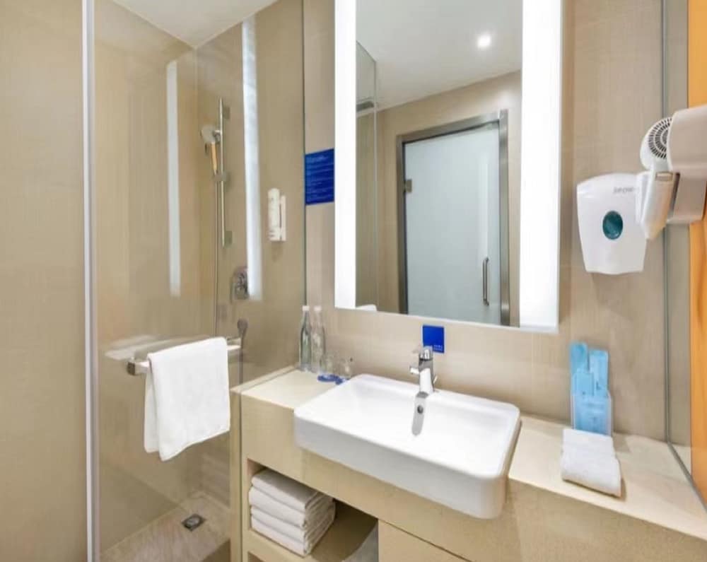Holiday Inn Express Wuhan Optical Valley 15/63