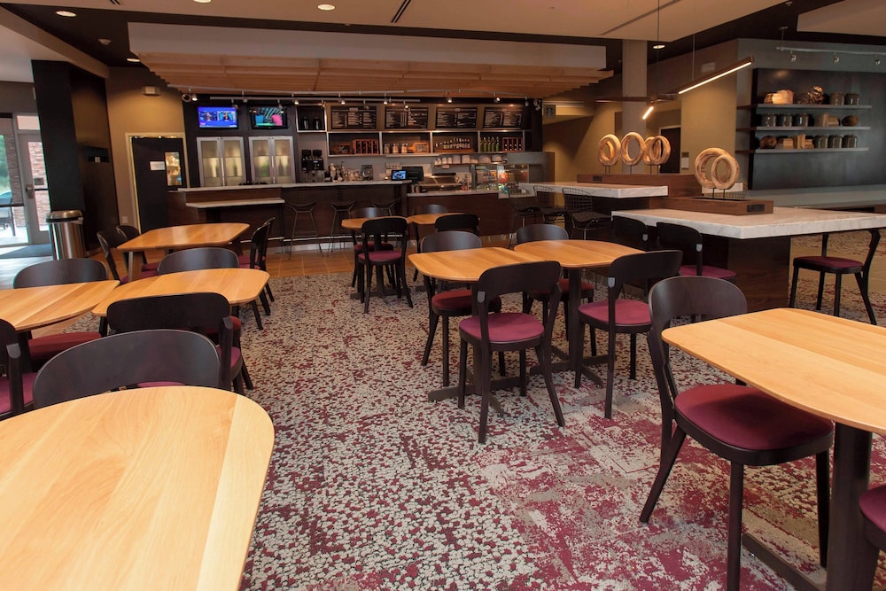 Courtyard by Marriott Houston City Place 36/50
