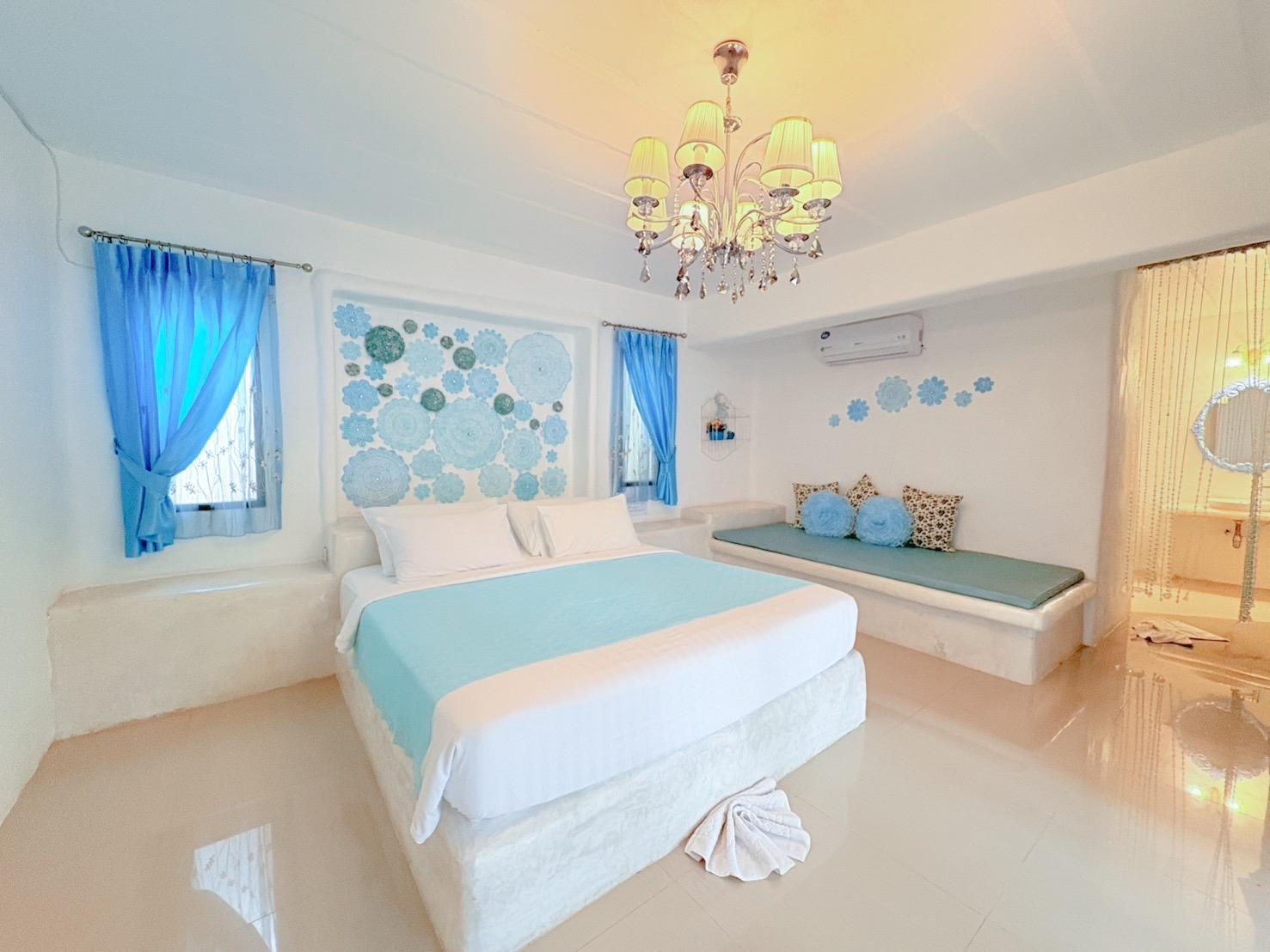 3 Rooms, Deluxe