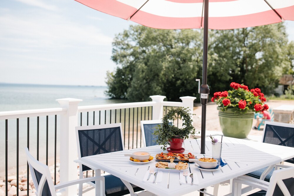 The Breakers Resort Lakeside 33/38