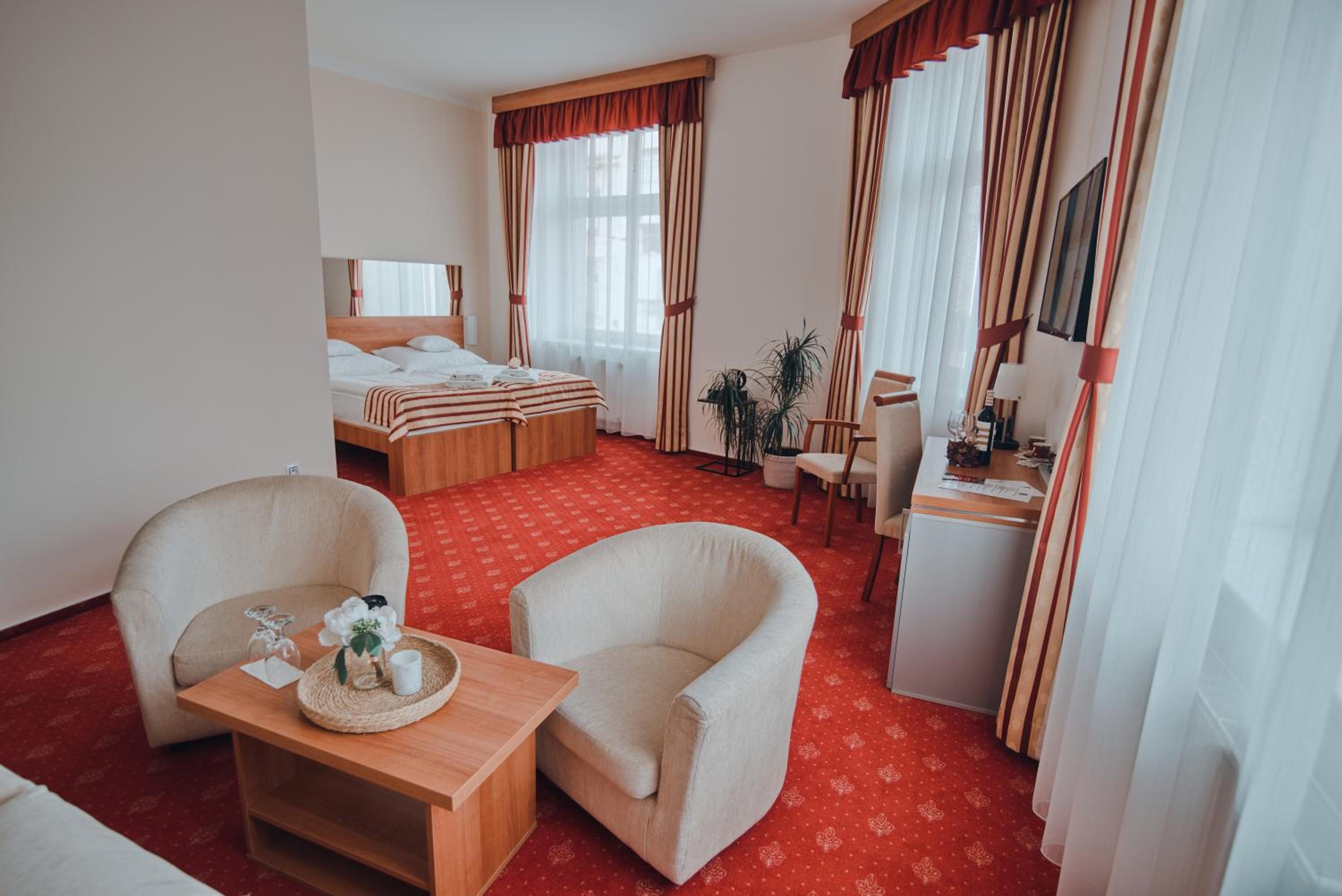 Hotel Grand 33/50