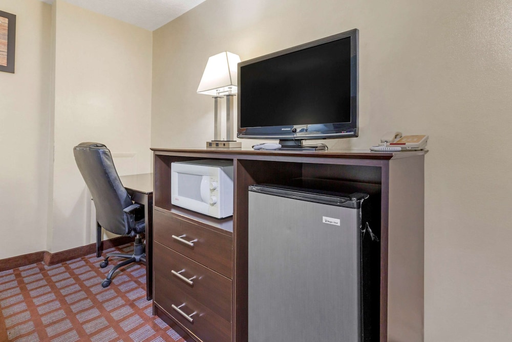 Econo Lodge Woodstock Shenandoah Valley I 81 24/30
