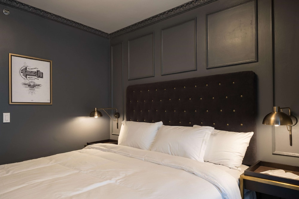 Hotel Phillips Kansas City Curio Collection by Hilton 13/50