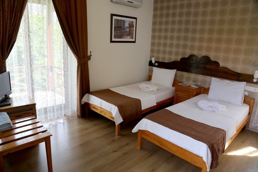 Arkadas Hotel 3/33