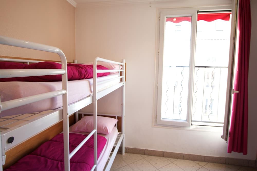 Auberge Internationale Des Jeunes 14/44