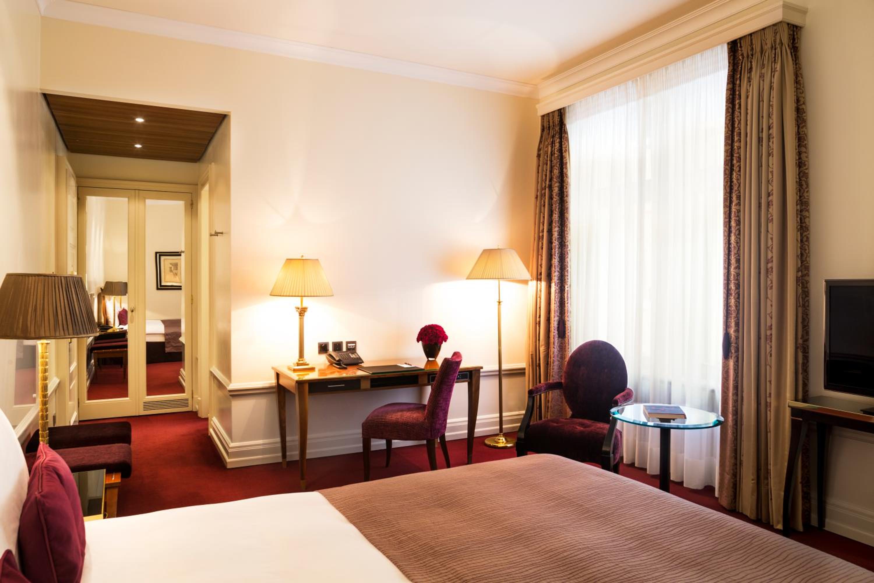 غرفة قياسية مفردة، Bellevue Palace 9/10
