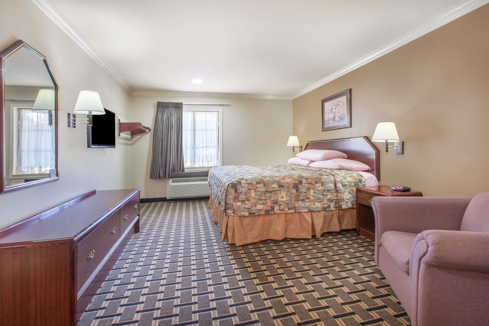 Super 8 By Wyndham Tyler Tx 13/21