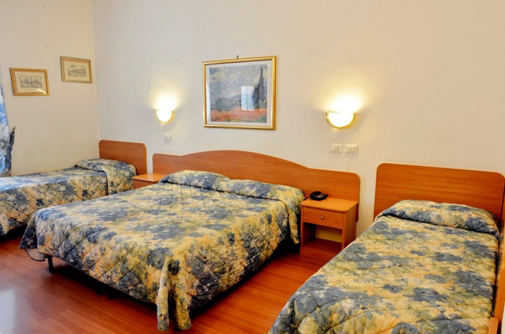 Tirreno Hotel 12/70