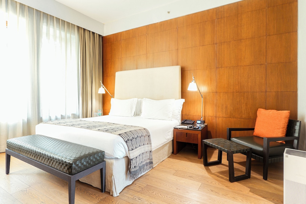 MANOR, SUITE