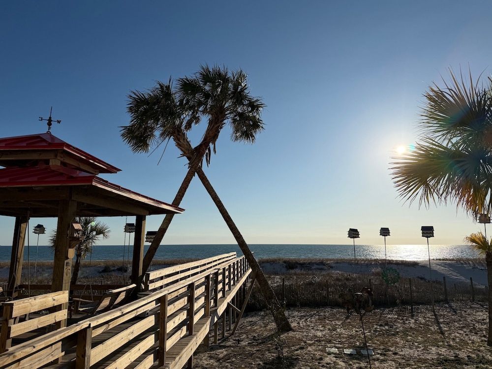 Driftwood Inn 46/50