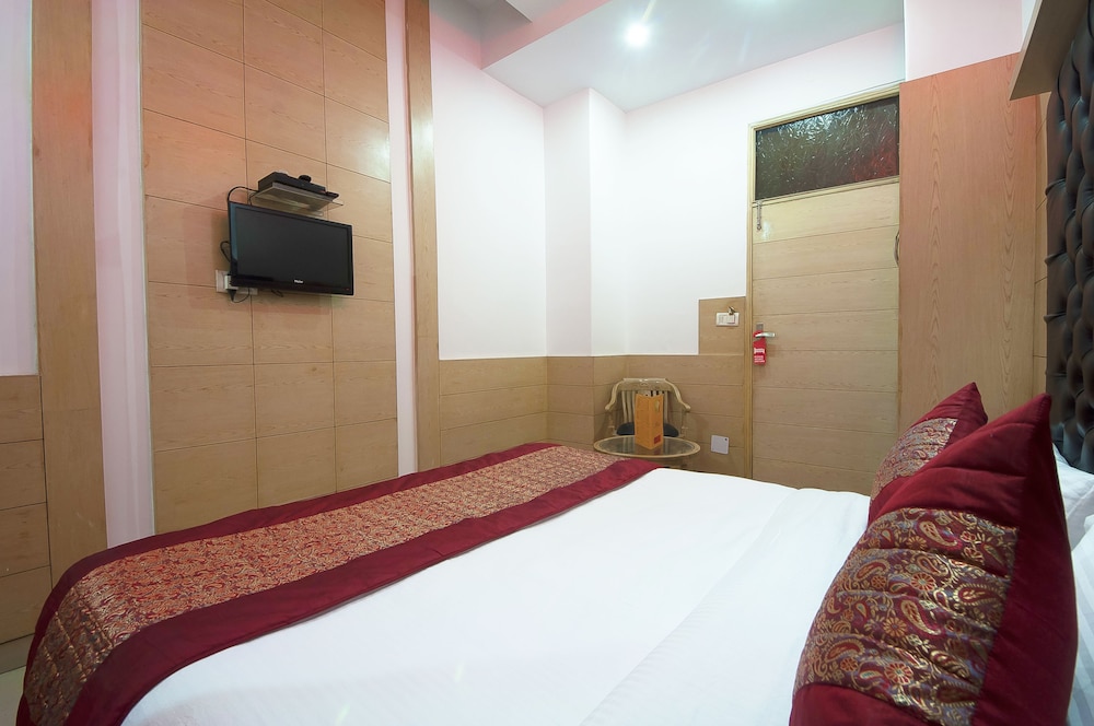 Hotel Rama Inn 10/20