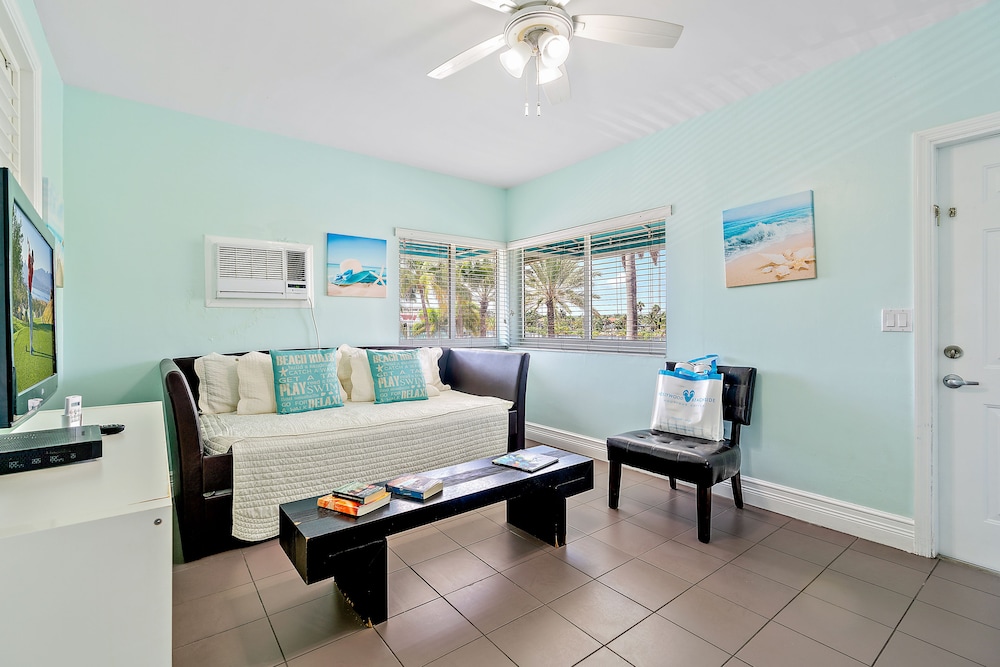 Hollywood Beachside Boutique Suites 35/46