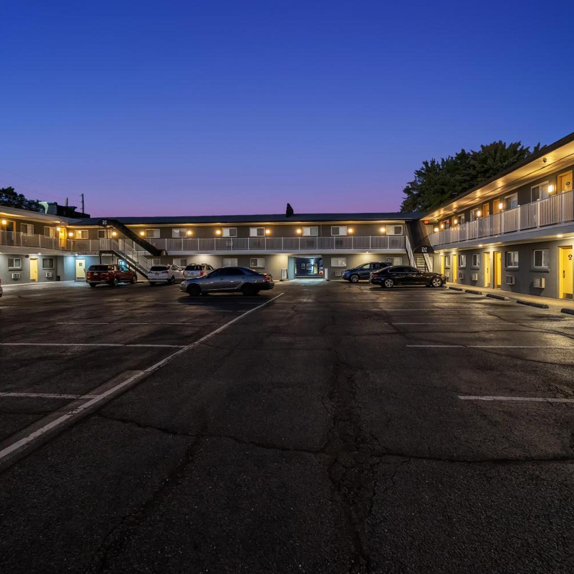 Bentley Motel 43/50