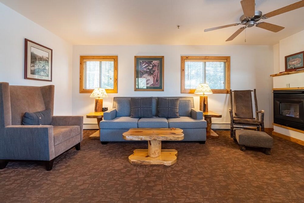 Red Wolf Lakeside Lodge 27/60