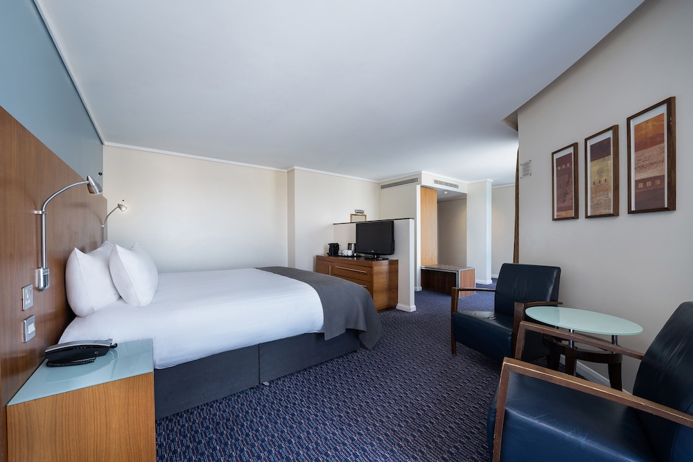Premium, King Bed, Street View