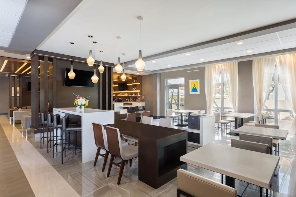Wingate By Wyndham Miami Airport 27/37