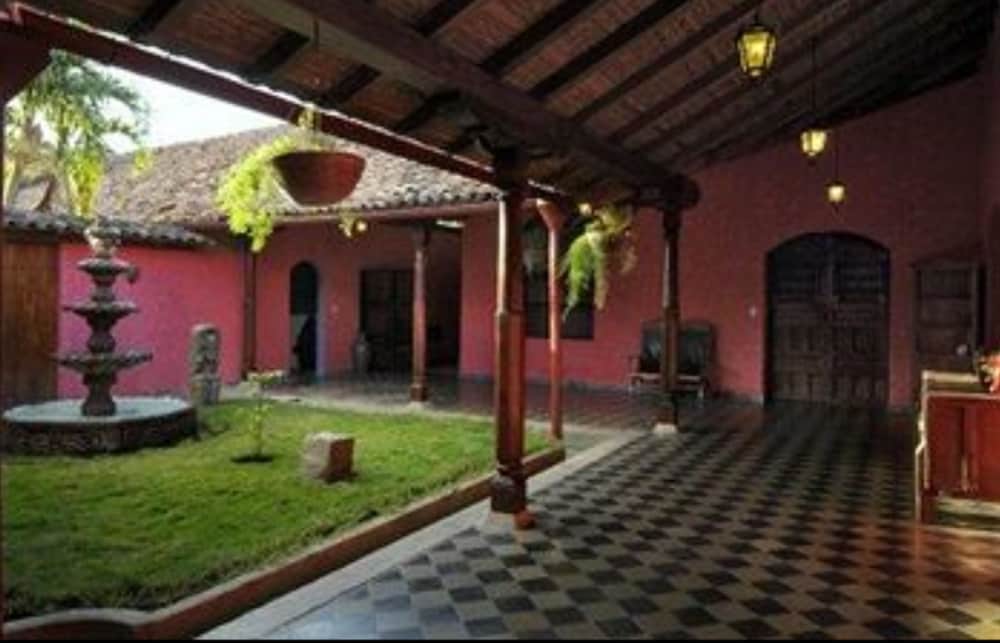 Casa del Consulado 52/56