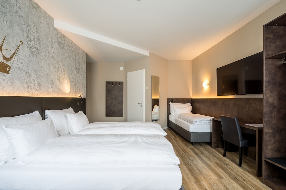ROOM, TRIPLE