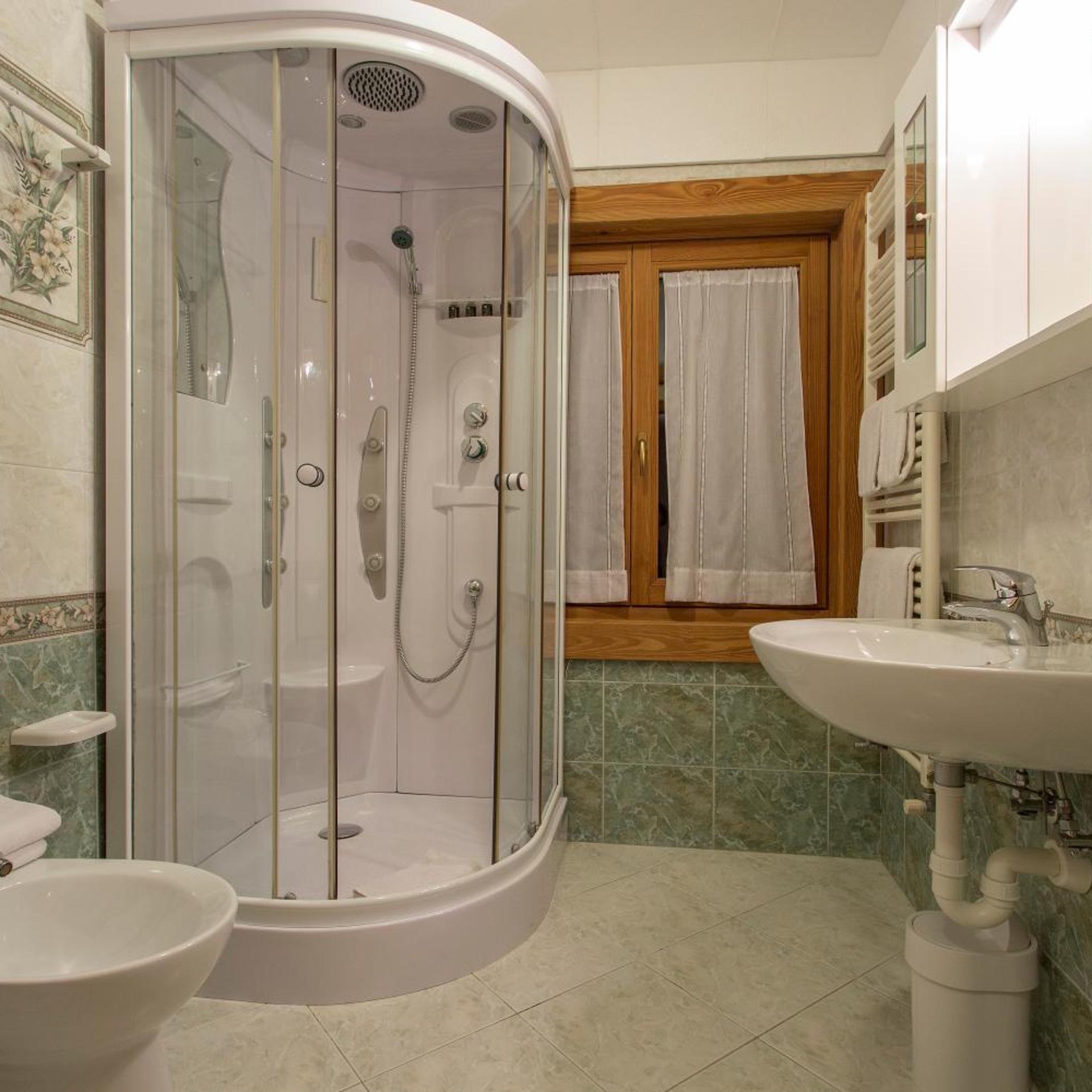 جناح، Hotel Lac Bleu 5/5