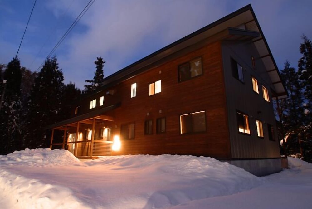 Bears Den Mountain Lodge 7/50
