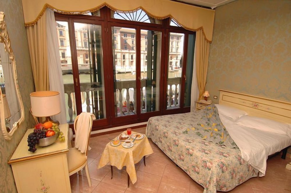 Hotel Canal 6/35