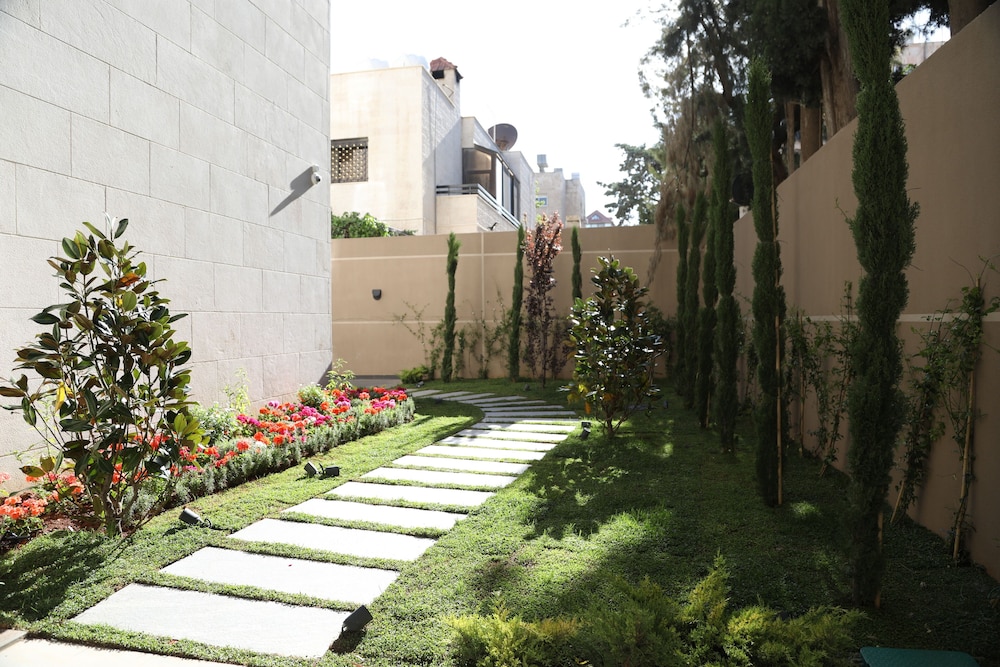 Compass Amman 42/46