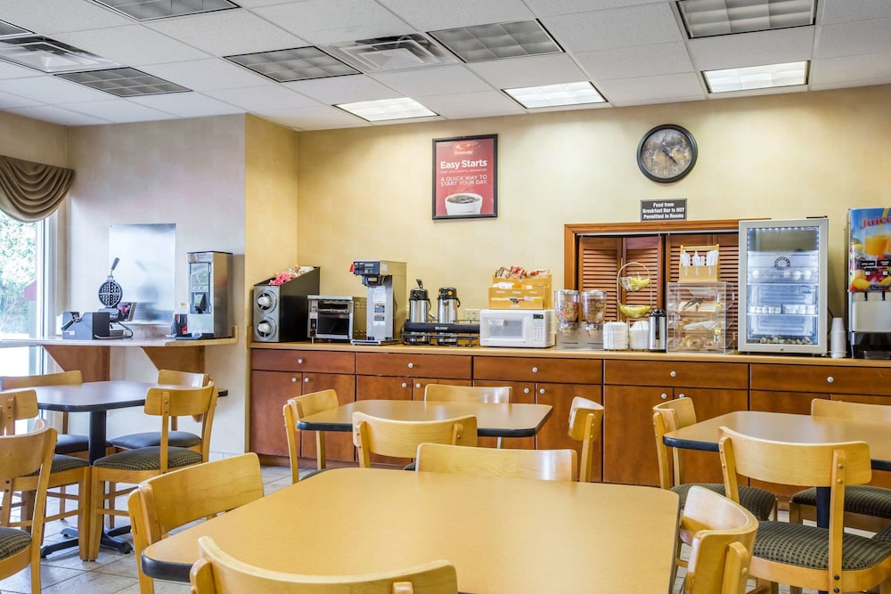 Econo Lodge Valdosta Mall Area 23/33