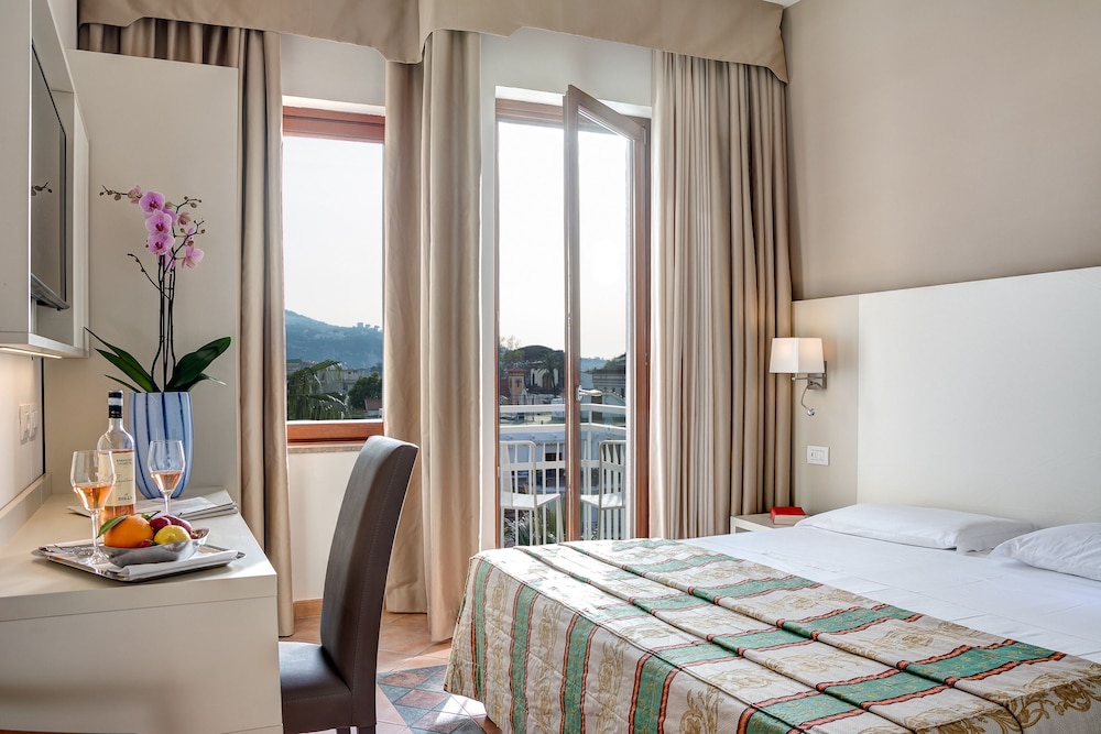 Caravel Hotel 24/62