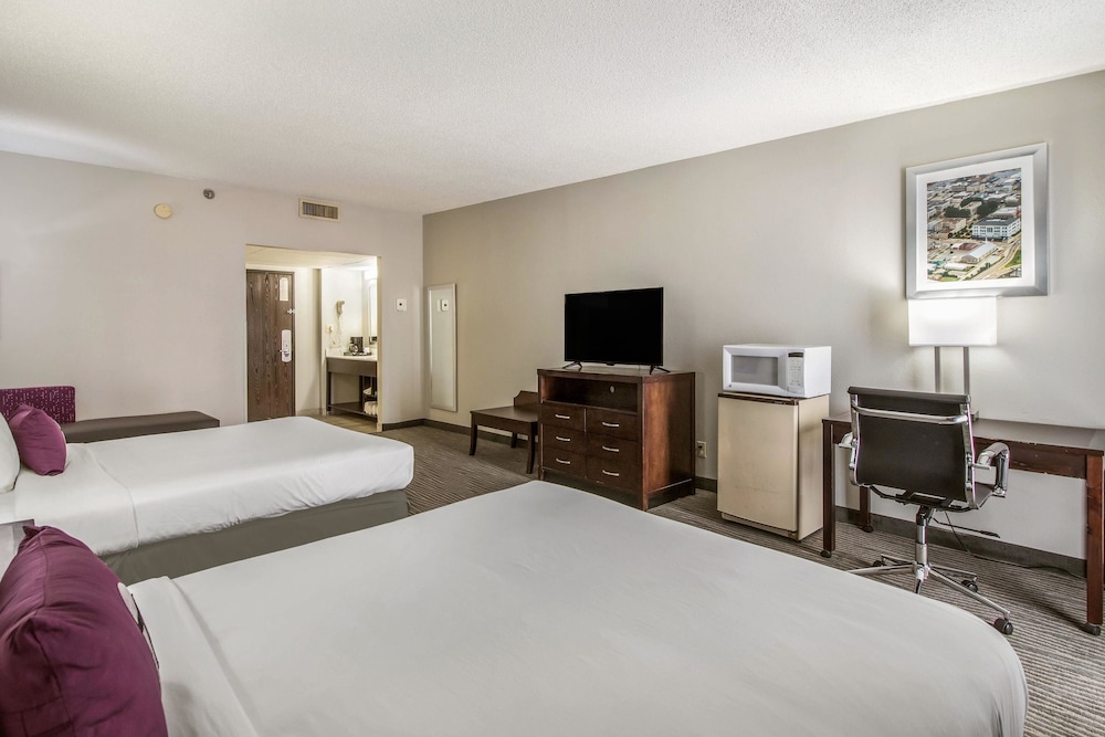 Clarion Hotel Jackson Northwest 8/32