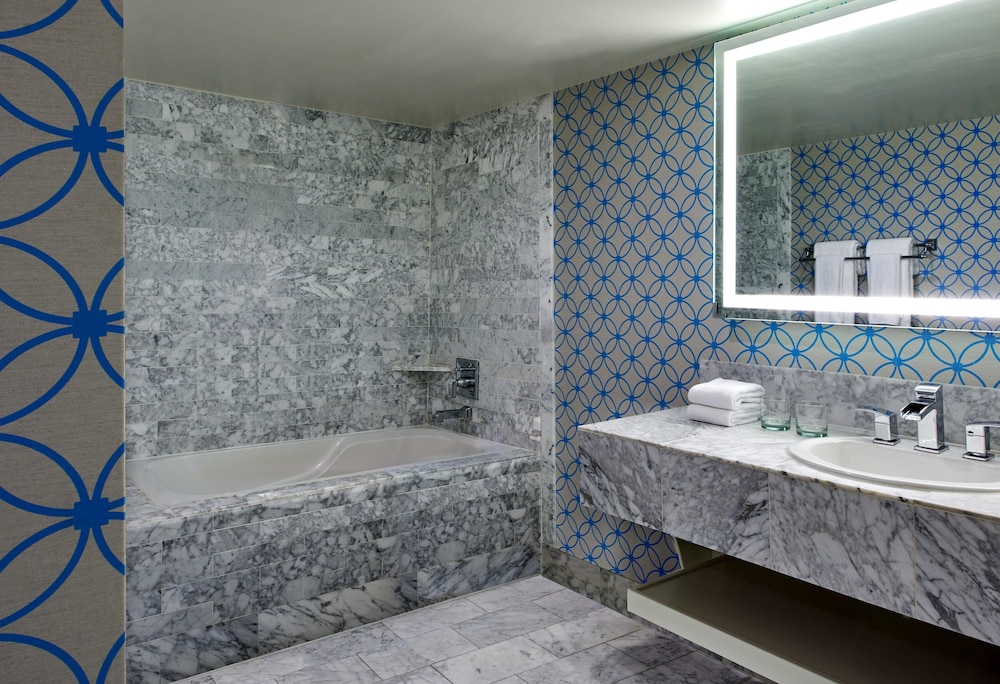 Hyatt Centric Delfina Santa Monica 64/65