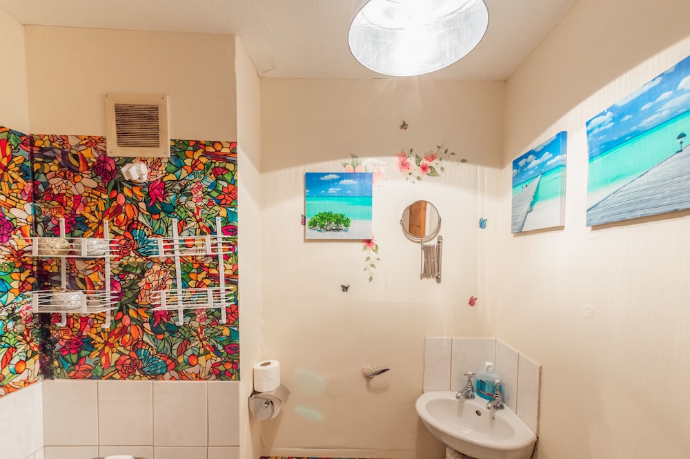 Aisha Apartment 49/50