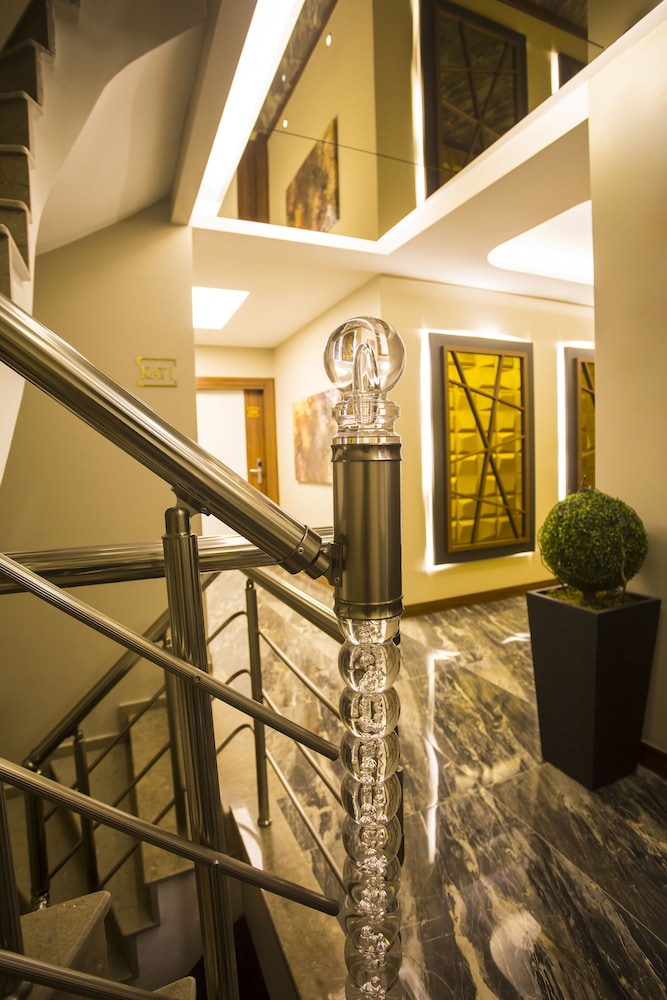 Maxuite Hotel In Home 25/37