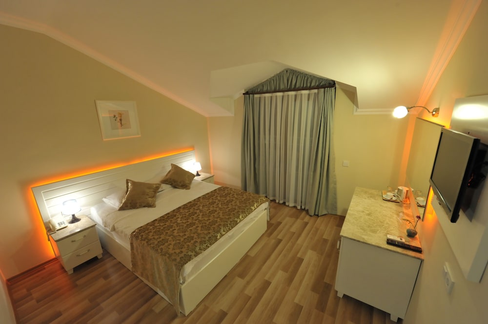UNSAL HOTEL 7/45