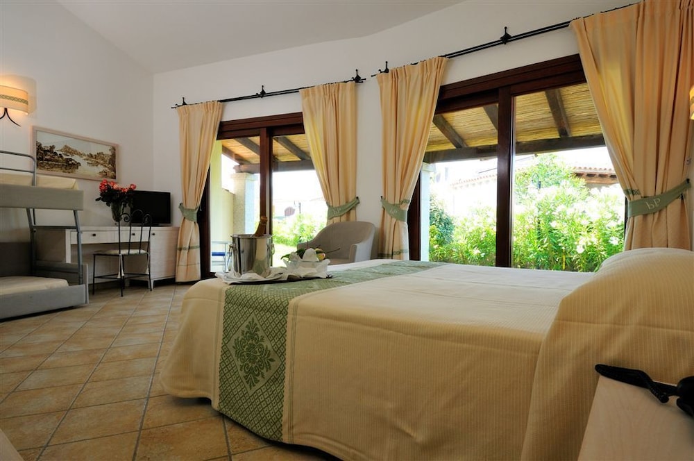 Room at Baia del Porto, BUDONI