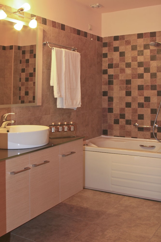 Hotel Anassa 48/50